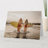 deux femmes avec carte de voeux surfboard (Devant)