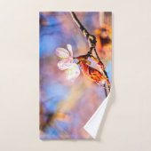 Deux fleurs de sakura incroyables. Fond rose et bl (Serviette à main)