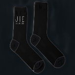 Deux Initiales Mariage minimal Noir moderne chic<br><div class="desc">Avec sa couleur noire intemporelle et son design chic,  nos Chic Socks sont un choix sophistiqué pour toute célébration mariage. Ils servent aussi de gardiens de valeur que le couple peut chérir bien après le grand jour.</div>