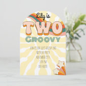Deux Invitation De Fête D'anniversaire Groovy (Debout devant)