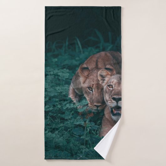 DEUX LIONISATIONS SUR LES PLANTES VERTS (Serviette de bain)