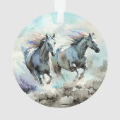Deux mustangs sauvages courent contre le vent (dos)