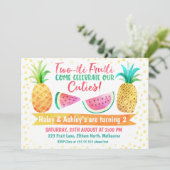 Deux Tii Frutti Girl Twins Anniversaire Invitation (Debout devant)