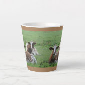 Deux Vaches Blancs-Brown Mignonnes. Mug en latte B (Devant)