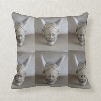 Devil Mask Bonsai Pot Pillow Kussen