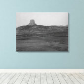 Devil's toren op twee kilometer afstand met Ranch Canvas Afdruk (Insitu (Houten vloer))