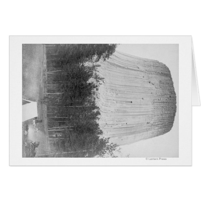 Devil's Tower met 4 mensen op de voorgrond (Voorkant Horizontaal)