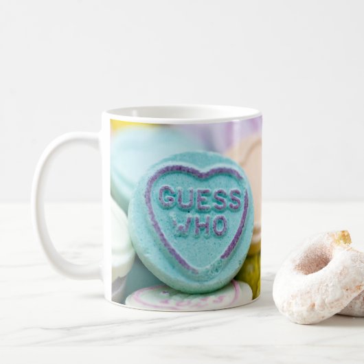 "Devinez qui" Le coeur de l'amour suce Mug (Avec donut)