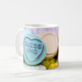 "Devinez qui" Le coeur de l'amour suce Mug (Devant gauche)