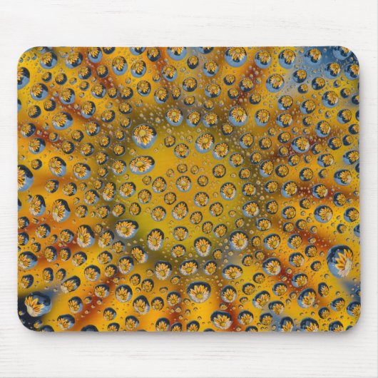 Dew Drop reflection of flower, Crescent City, Muismat (Voorkant)