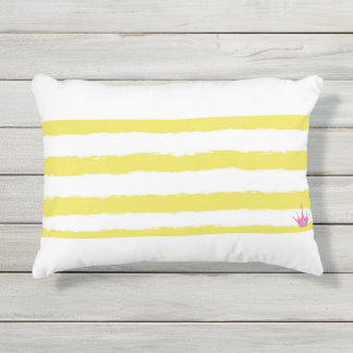 D'extérieur Coussin d'accent à rayures jaunes et couronne rose
