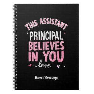 Deze assistent-directeur gelooft in je school notitieboek