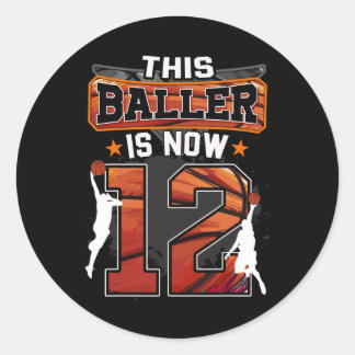 Deze baller is nu 12 koele basketbal 12e verjaarda ronde sticker