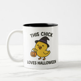 Deze chick houdt van Halloween grappig Tweekleurige Koffiemok