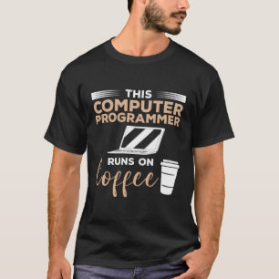 Deze computerprogrammeur draait op koffie programm t-shirt