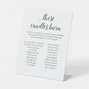Deze elegante kaarsen branden het familieherenigin reclamebord met voetstuk