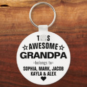 Deze Geweldige opa behoort tot Vaderdag Sleutelhanger (Voorkant)