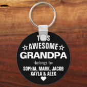 Deze Geweldige opa behoort tot Vaderdag Sleutelhanger (Voorkant)