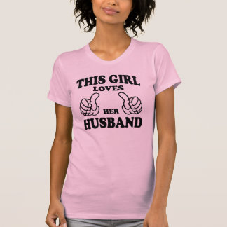 Deze Gir houdt van haar man T Shirten & tanken. T-shirt