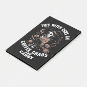 Deze heks draait op koffie, chaos en Snoep Post-it® Notes (Schuin)