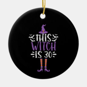 Deze heks is 30th Funny Spooky Halloween Birthday Keramisch Ornament