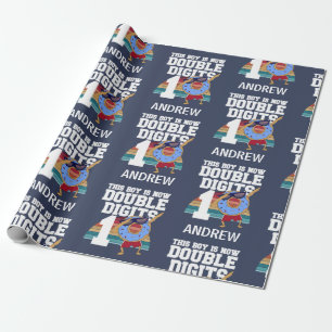 Deze jongen is nu 2 cijfers grappige 10th Birthday Cadeaupapier