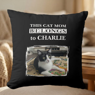 Deze kattenmoeder is van naam foto zwart wit kussen