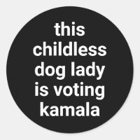 Deze kinderloze hondendame stemt kamala zwart