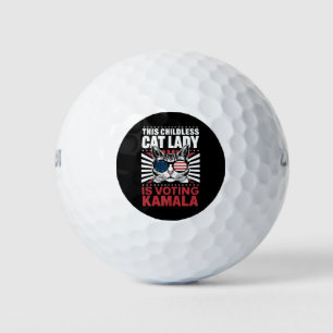Deze kinderloze kattendame stemt Kamala 2024 Golfballen