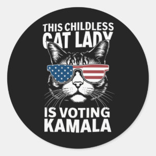 Deze kinderloze kattendame stemt Kamala-Harris 24 Ronde Sticker