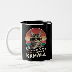 Deze kinderloze kattendame stemt Kamala Tweekleurige Koffiemok