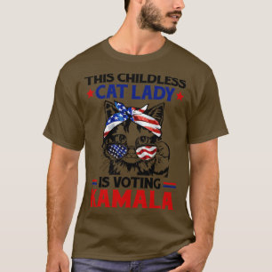 Deze kinderloze kattendame stemt KamalaElection 2 T-shirt