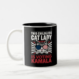 Deze kinderloze kattenvrouw stemt Kamala 2024 Tweekleurige Koffiemok