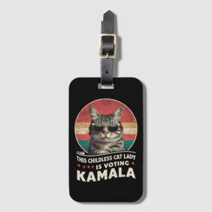 Deze kinderloze kattenvrouw stemt op Kamala Bagagelabel