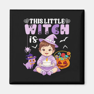 Deze kleine heks is 1 jaar verjaardag halloween magneet