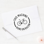 Deze machine draait op Bacon Ronde Sticker (Envelop)