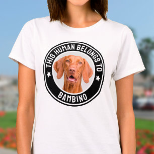 Deze Mens Hoort Bij Huisdier Naam Aangepaste Foto  T-shirt