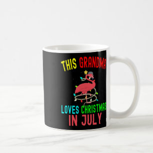 Deze oma houdt van Kerstmis in juli, grappige flam Koffiemok