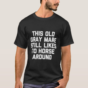 Deze oude grijze merrie houdt er nog steeds van om t-shirt