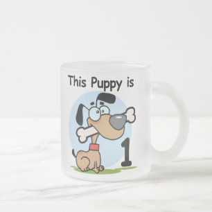 Deze puppy 1e verjaardag T shirten en cadeaus Matglas Koffiemok