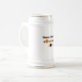 Deze twee passeren zonneschermen 2024 - wit/goud bierpul (Voorkant links)