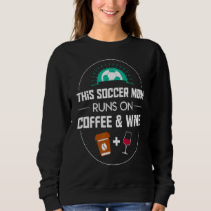 Deze voetbalmam loopt op koffie en wijn Gezegde Trui