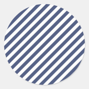 Diagonaal patroon van marineblauwe en witte strepe ronde sticker
