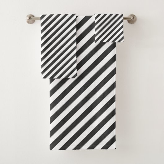 Diagonal black and white stripes  pattern bad handdoek (Insitu)