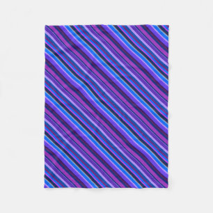 Diagonale strepen in blauw en paars fleece deken