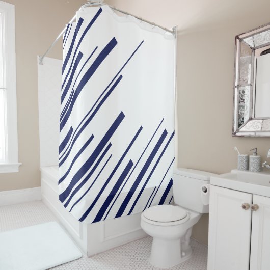 Diagonalen in blauw en wit douchegordijn (In situ)