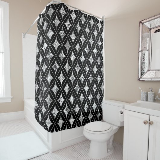 Diamants d'argent sur rideau de douche noir (En situation)