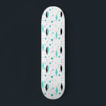Diamètre Turquoise Rétro & Starburts Skateboard<br><div class="desc">Ce Retro Turquoise Diamonds and Starbursts Skateboard est une nouvelle conception d'un style vintage. Il présente des étoiles kitsch, noires sur des pois turquoise, aux formes géométriques, turquoise et diamant noir. Customisez la couleur arrière - plan sur ce produit moderne du milieu du siècle si vous êtes audacieux, ou laissez-le...</div>