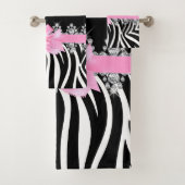 Diamond Delilah Zebra (roze) Bad Handdoek (Insitu)
