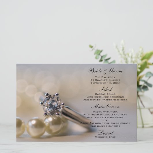 Diamond Fiançailles Ring et Pearls Mariage Menu (Debout devant)